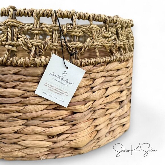 Hearth & Hand Magnolia 26"‎ Basket Woven Christmas Tree Collar Light Brown 2023 - Picture 8 of 9